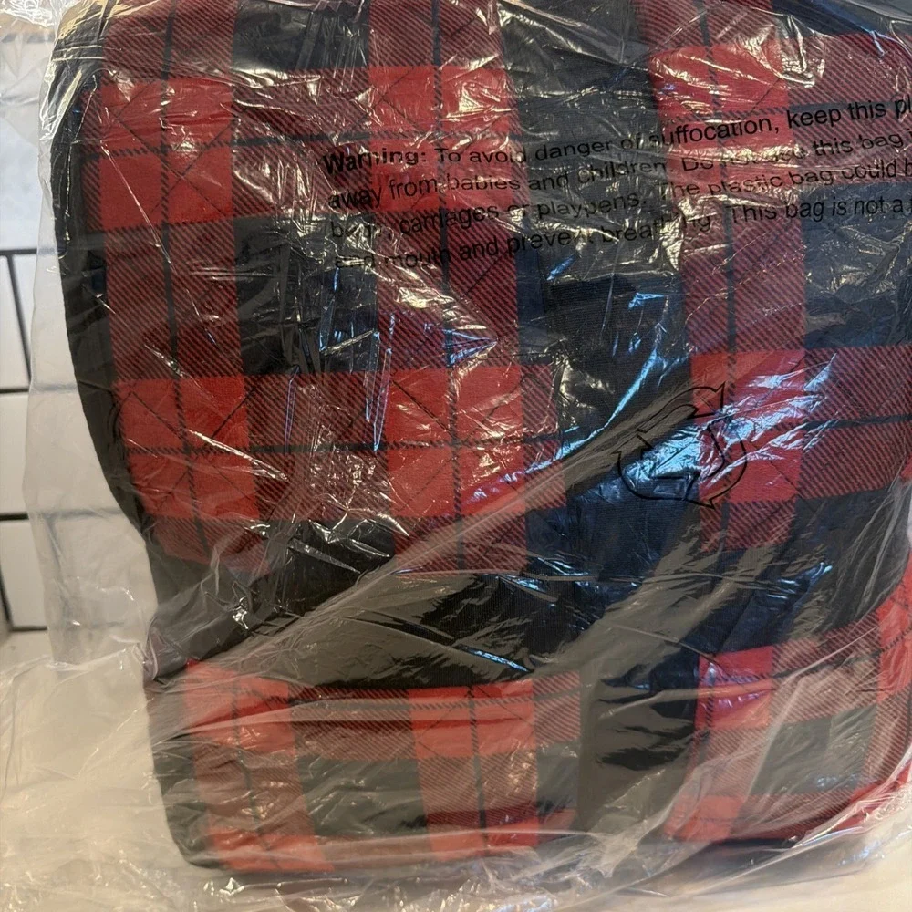New Cuddl Duds King size Cozy Soft comforter Red/Black Plaid faux fur
